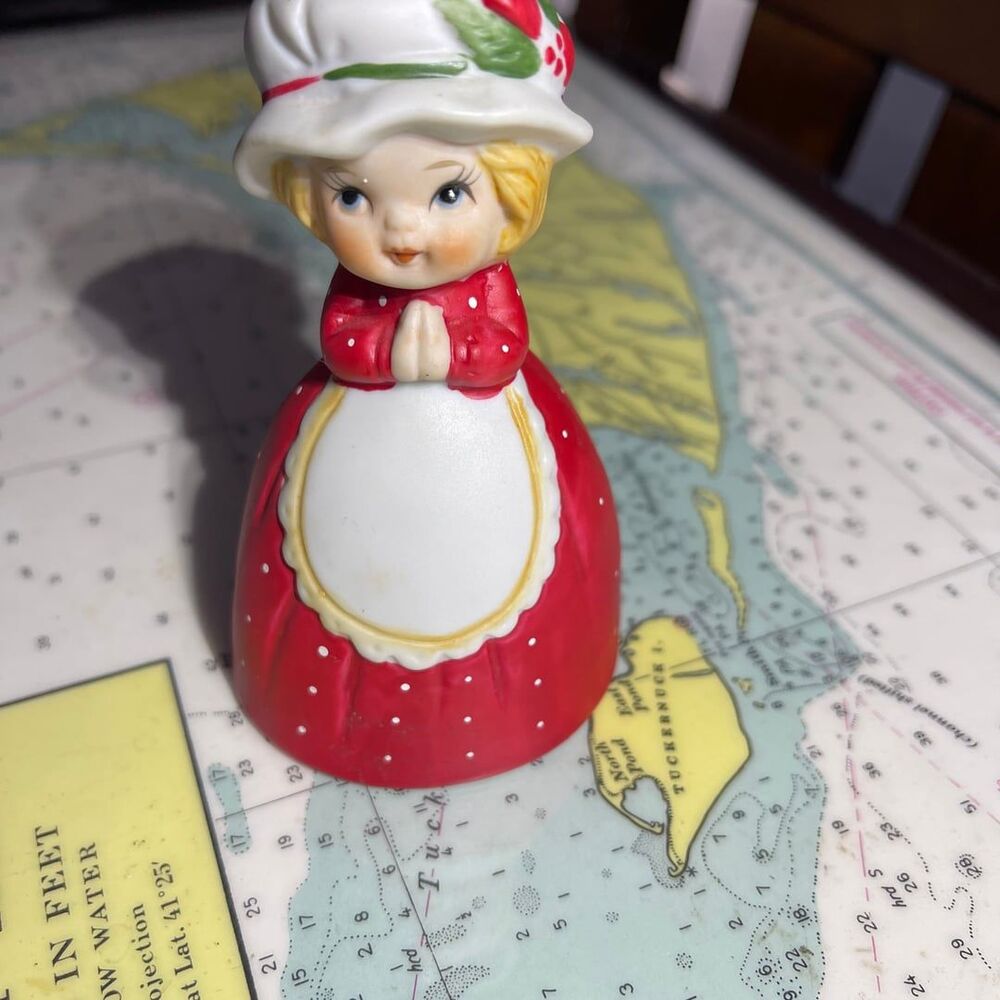 Vintage Treasure Masters Polly Poinsettia Fine Bone China Christmas Bell
